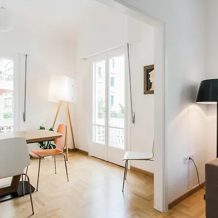 Apartment Elegant 2 Bedroom 2 Bathroom In Vibrant Centre! Vl5