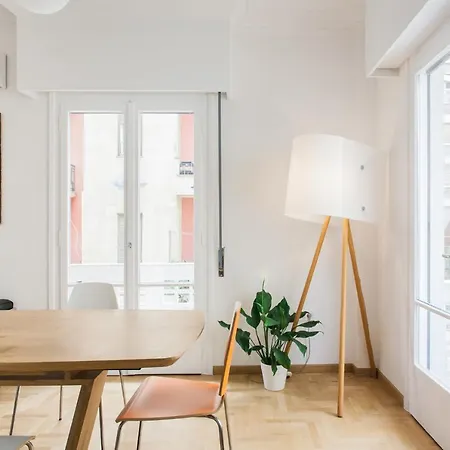 Elegant 2 Bedroom 2 Bathroom In Vibrant Centre! Vl5