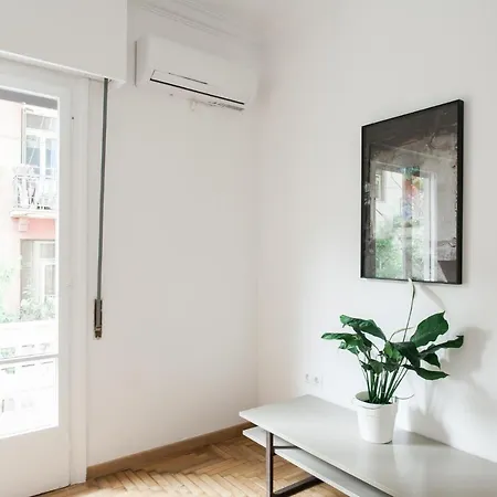 Elegant 2 Bedroom 2 Bathroom In Vibrant Centre! Vl5 *